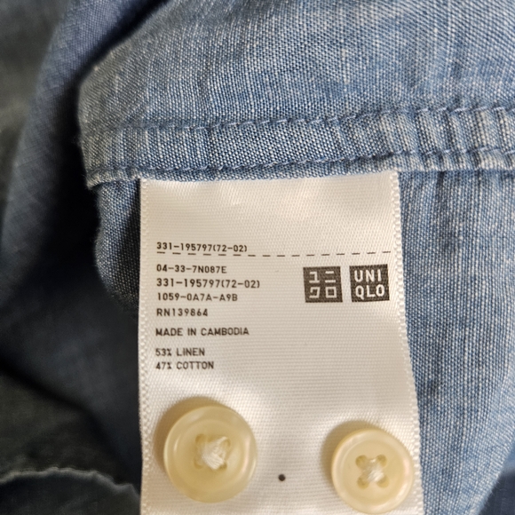 Uniqlo Indigo Chambray Short-Sleeve Button-Down Shirt - Picture 4 of 5